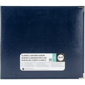 >WE_R< project life; album; 30,5x30,5 cm; gładki (jednokolorowy); granatowy (bardzo ciemny); sztuczna skóra, w komplecie 5 szt. koszulek (30,5x30,5 cm); We R Memory Keepers; 38x32,5 cm wymiar zewnętrzny albumu (okładki); Navy - obrazek 3