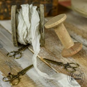 OLDS-45 wstążka Old Fashion Ribbon biały antyczny